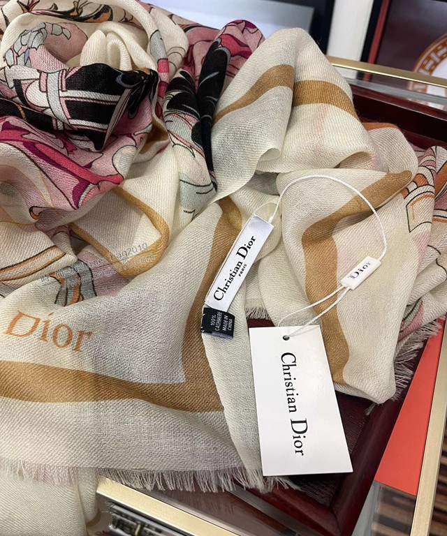 Dior秋冬新款女士羊絨披肩圍巾 迪奧戒指絨長巾  mmj1201